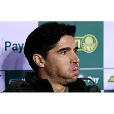 Justiça toma decisão sobre queixa crime de Abel Ferreira contra Mauro Cezar