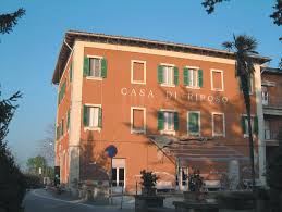 Le case albergo per anziani offrono uno spazio abitativo agli anziani non del tutto autosufficienti che non hanno più la possibilità di risiedere, per qualsiasi motivo, nella loro casa. Aprire Una Casa Di Cura O Una Casa Di Riposo Partitaiva It