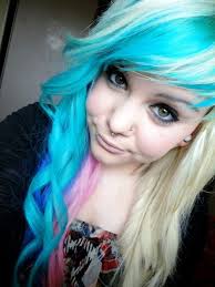 Half Blue With Blonde Highlight Half Blonde With Blue Highlights Scene Hair Heart Hair Blonde Hair With Blue Highlights