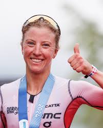 The chase for podium is on🔥 Taylor Knibb🇺🇸 is first out