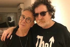 Buscando un símbolo de paz. F5 Musica Musico Argentino Charly Garcia Tera Sua Historia Retratada Em Musical Que Estreia Em Sp Em 2020 27 12 2018