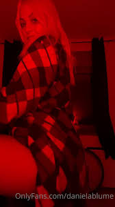 Watch online Daniela Blume aka Danielablume OnlyFans - Me vine a la  habitacin, dejndo a mis amigxs en el comedor, a exhibirme un rato I went to  the ro 3 on X-video