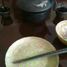 As a centerpiece, fill a large glass bowl with water and float whole gerbera daisy heads or other flowers on top. Chopsticks Vs Forks Which Is Correct In Thailand Delishably