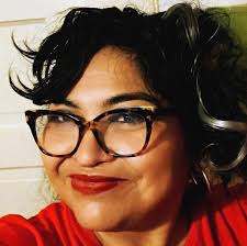 Who is Ruth Jones McElwain and her relationship to Edith Bouvier Beale?