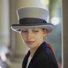 Low Top Hat in Light Gray