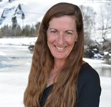 Recommend city for skiing and nightlife in Colorado?