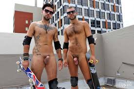 Layton Charles y Jesse Carter follada de skaters de pelo en pecho | Bentley  Race – No es otro blog gay
