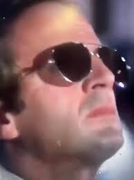 What brand of sunglasses in close encounters movie?