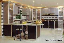 Modle cuisine quipe modele de cuisine en u beautiful. Cuisine Et Plaquard Moderne En Aluminium Meubles 08h43 09 09 2018