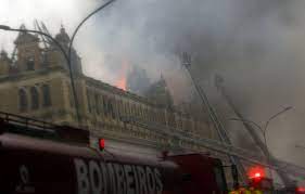 Desde 2006, o museu da língua portuguesa atrai um grande público para as suas exposições dedicadas ao nosso idioma. Fotos As Imagens Do Incendio No Museu Da Lingua Portuguesa Em Sao Paulo El Pais