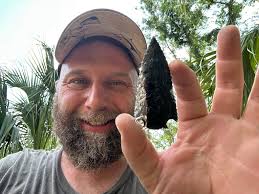 My lunchtime point for today. I haven't had the chance lately to flint knap  so I figured I'd make up for it by getting a little creative with some  obsidian. I didn't