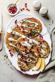 Vegane Weisskohl Steaks Mit Hanf Dressing Veggie Jam Rezept In 2020 Gerosteter Kohl Weisskohl Kohlrouladen Rezepte