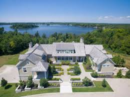 inside justin bieber s lakefront mansion in canada in 2021 canadian house mansions waterfront homes