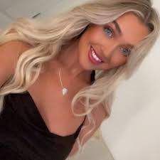 Issy Burrell (@issburrell)