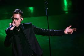 Ieri lauro è salito sul palco dell'ariston per la nuova edizione del festival di sanremo, in cui è stato scelto come ospite fisso. Achille Lauro Chi E La Fidanzata Francesca Eta Lavoro Vita Privata
