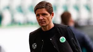 Oliver glasner (born 28 august 1974) is an austrian professional football manager for vfl wolfsburg.he was former player who played as a defender for austrian football bundesliga side sv ried Vfhayijjgk81xm