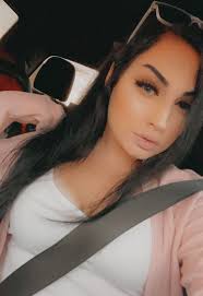 Can a few of u slide in here an say hi for me possibly . He's live now