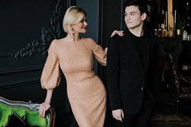 В 2005 году с отличием окончила тверской государственный университет. Vdova Mihaila Kruga Razvelas S Tretim Muzhem Vokrug Tv