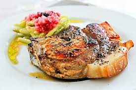 Rezept Fur Butterzartes Schweine Kotelett Vom Schwabisch Hallischem Mohrenkopfle Mit Sautiertem Spargel Aus Der Pfanne Radieschenvinaigrette Und Fermentiertem Schwarzem Pfeffer Na Schwarte Kotelett Rezept Rezepte Und Kotlett Rezept