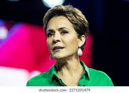 Kari Mount's Instagram, Twitter & Facebook