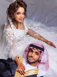 مشاعل الشحي إعلامية إماراتية وممثلة مشهورة على مواقع التواصل الإجتماعي، وهي من مواليد مرض مشاعل الشحي هو حدث نزيف في العمود الفقري، حيث قامت بنشر عدد من الصور لها وهي. Ø¨Ø¹Ø¯ ØªØ¯Ø§ÙˆÙ„ Ø£Ù†Ø¨Ø§Ø¡ Ø§Ù†ÙØµØ§Ù„Ù‡Ù…Ø§ Ø£Ø¨Ø±Ø² ØµÙˆØ± Ù…Ø´Ø§Ø¹Ù„ Ø§Ù„Ø´Ø­ÙŠ ÙˆØ£Ø­Ù…Ø¯ Ø®Ù…ÙŠØ³ Ø§Ù„ÙˆÙØ¯