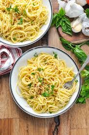 3 Ingredient Spaghetti Aglio E Olio Recipe Pasta Al Olio Recipe Dinner Recipes Easy Dinner Recipes