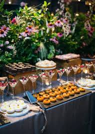 Inspiraciones para hacer el buffet de postres al estilo que los identifique, con muchos postres caseros que les hacen recordar su niñez pueden ser parte del mesón de postres. Buffet De Postres El Final Mas Dulce Para La Cena Boda Organizada Por Detallerie Desserts Buffet The Sweetest End For The Dinner Wedding By Detalle Mariage