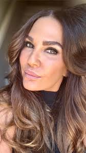 Relaxing with our lead actress Laura Huckaby in the LUNA lifestyle chair by  @nouhaus_korea at the #weaudition event in Cannes France 🇫🇷🌹❤️ This  massage chair is EVERYTHING and very much needed. #producerlife #