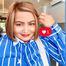 Loy Krathong is a beautiful and significant Thai festival celebrated  annually. Here's what you need to know: What is Loy Krathong? • "Loy" means  "to float" and "Krathong" refers to small, decorated