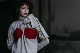 Milano moda haftası kapsamında gucci'nin düzenlediği defilede ermeni model armine harutyunyan 23 yaşındaki manken tüm modellerden daha fazla dikkat çekti. Gurcu Modeli Gucci Nin 2018 Ci Ilin Kataloquna Dusdu 1tv