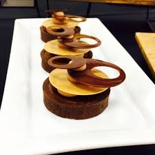 Valrhonausa Guanaja Chocolate Tart With Hazelnut Praline Eclat D Or For My Hands On Class At Sanignaciocollege Fancy Desserts Chocolate Tart Dessert Presentation