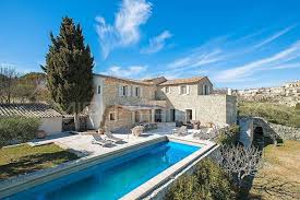 Maison Recente En Pierre Avec Vue Exceptionnelle Mansion Tour House Built Into Hillside Stone Houses