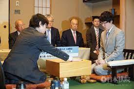 舞い上がってしまいそうですが。 ちなみに、囲碁は「打つ」、将棋は「指す」です。 たまに「囲碁を指されるんですか？ 今日は、女流棋聖戦の就位式でした。 上野愛咲美女流棋聖、おめでとうございます! ç¬¬3å±€å§‹ã¾ã‚‹ ç¬¬43æœŸæ£‹è–æˆ¦æŒ'æˆ¦æ‰‹åˆä¸ƒç•ªå‹è² ç¬¬3å±€ æ£‹æˆ¦æƒ…å ± å›²ç¢ã®æ—¥æœ¬æ£‹é™¢