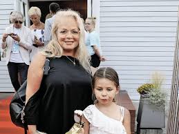 20.10.2021 · дмитрий песков сообщил журналистам, что он до сих пор не прошел вакцинацию от коронавируса Lichnaya Zhizn Larisy Dolinoj Pevica Rasstalas S Molodym Muzhem Kp Ru