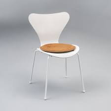 Der serie 7 stuhl vom designer arne jacobsen kreiert für den hersteller fritz hansen im jahre 1955, ist einer der meist verkauftesten stühle weltweit und dient als vorlage für viele weitere modelle. Sitzkissen Aus Leder Filz Passend Fur Fritz Hansen Serie 7 Stuhl Alpenfilz