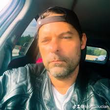 Can someone recommend what is the best sector to put salt cures for this  year? 🙏Salt cures are earth element right?