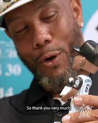 Liván Hernández approved! , "I love you, Miami", 𝘎𝘦𝘵 𝘺𝘰𝘶𝘳 𝘓𝘪𝘷á𝘯  𝘣𝘰𝘣𝘣𝘭𝘦𝘩𝘦𝘢𝘥 (𝘱𝘳𝘦𝘴𝘦𝘯𝘵𝘦𝘥 𝘣𝘺 ADT) 𝘵𝘩𝘪𝘴 𝘚𝘶𝘯𝘥𝘢𝘺  (𝘈𝘷𝘢𝘪𝘭𝘢𝘣𝘭𝘦 𝘵𝘰 𝘵𝘩𝘦 𝘧𝘪𝘳𝘴𝘵 8,000 𝘧𝘢𝘯𝘴):  marlins.com/tickets