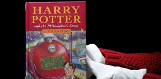 Dit Eerste Boek Van Harry Potter En De Steen Der Wijzen Is Verkocht Voor 120 000 Pure Luxe