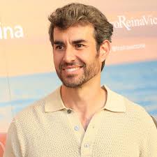 La vida familiar de Dani Muriel: su mujer, sus dos hijos y su parentesco  con Serrat