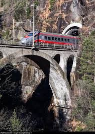 610 011 Trenitalia Etr 610 At Wassen Switzerland By Georg Tr B Europe Train Train Model Trains