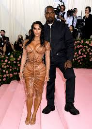 Needless to say, she looks amazing. Kim Kardashian Jetzt Ist Es Raus So Kam Sie Zu Ihrer Xxs Taille