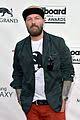 Fred durst looks like a detective that let a case get the best of him. 26 F60olqydkbm