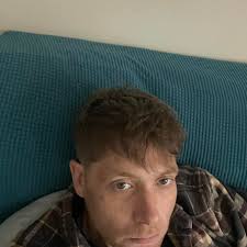 Why do some metals rust while others don't?