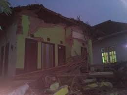 Aplikasi info gempa bumi terkini memiliki informasi seputar situasi gempa bumi terupdate di indonesia, dan dilengkapi juga dengan fitur perkiraan cuaca yang terjadi di seluruh wilayah indonesia. Berita Terkini Gempa Tektonik Terbaru Hari Ini Sindonews Halaman 2