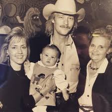Arista/nashville artist alan jackson and his wife, author denise jackson, will be honored today (4/29) in their hometown of. Pin By Leandra Lundin On Country Singers Alan Jackson Allan Jackson Allen Jackson