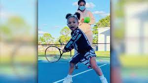 Serena williams takes to the tennis court with daughter olympia. Tennis Legend Serena Williams Daughter Joins Her On The Court Cnn Video