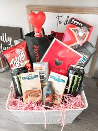 Birthday Gift Baskets Ideas For Him Boyfriend Gift Ideas Valentine S Day Gift Basket In 2020 Anniversary Gifts For Your Boyfriend Boyfriend Gifts Diy Valentines Gifts