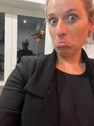 Full mum mode here. Still in my business clothes, food splashed all over  myself from rushing to cook after getting home late. 😂🤣🫣