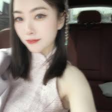 亲戚: 你现在做什么行业哦？ 我：和以前一样是平面设计师哦亲戚: 啊我懂! intiria desai是吗？ 我: 嗯嗯#与其解释N次不如配合一次