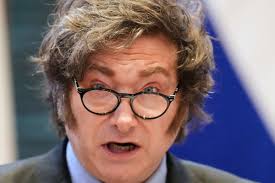 Milei regresa a la lógica binaria